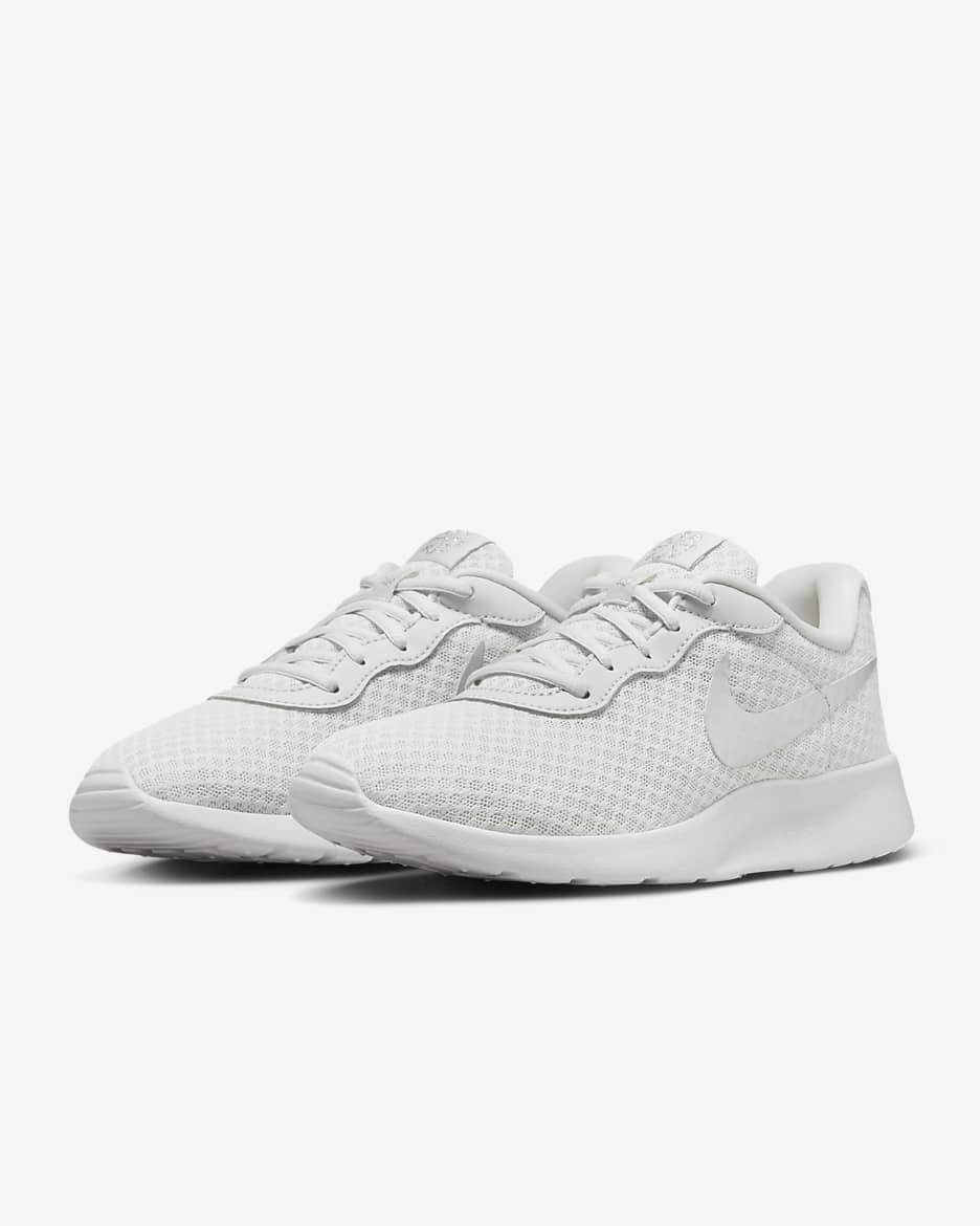 Nike tanjun girls fashion trainers white